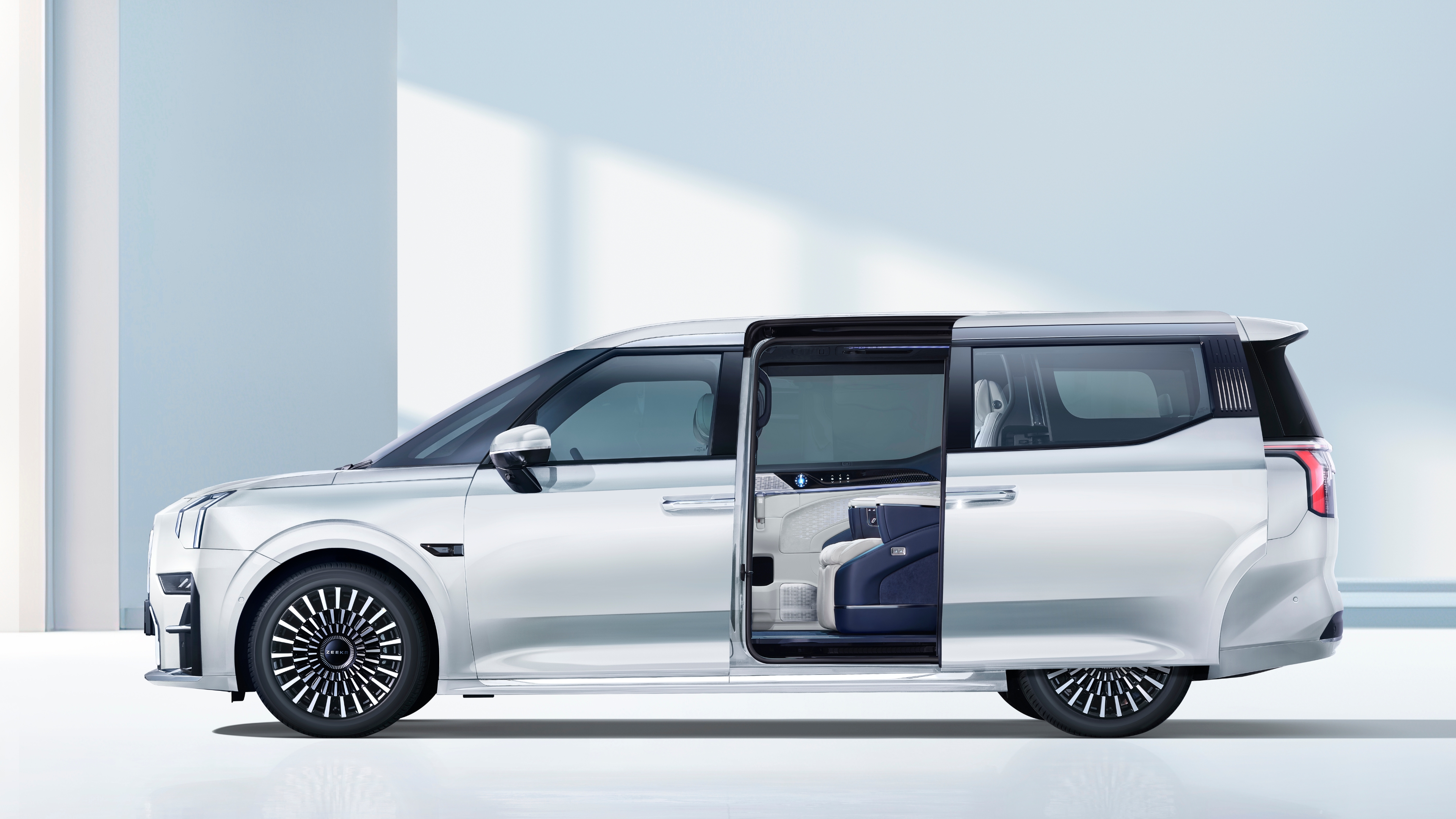 ZEEKR 009